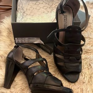 Kenneth Cold Reaction Black 3.5” platforms size 9